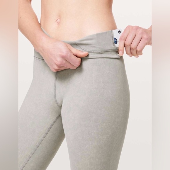 Lululemon Wunder Under High-Rise
Tight *Snow Washed 28"
Washed French Clay​​​ - Picture 3 of 9